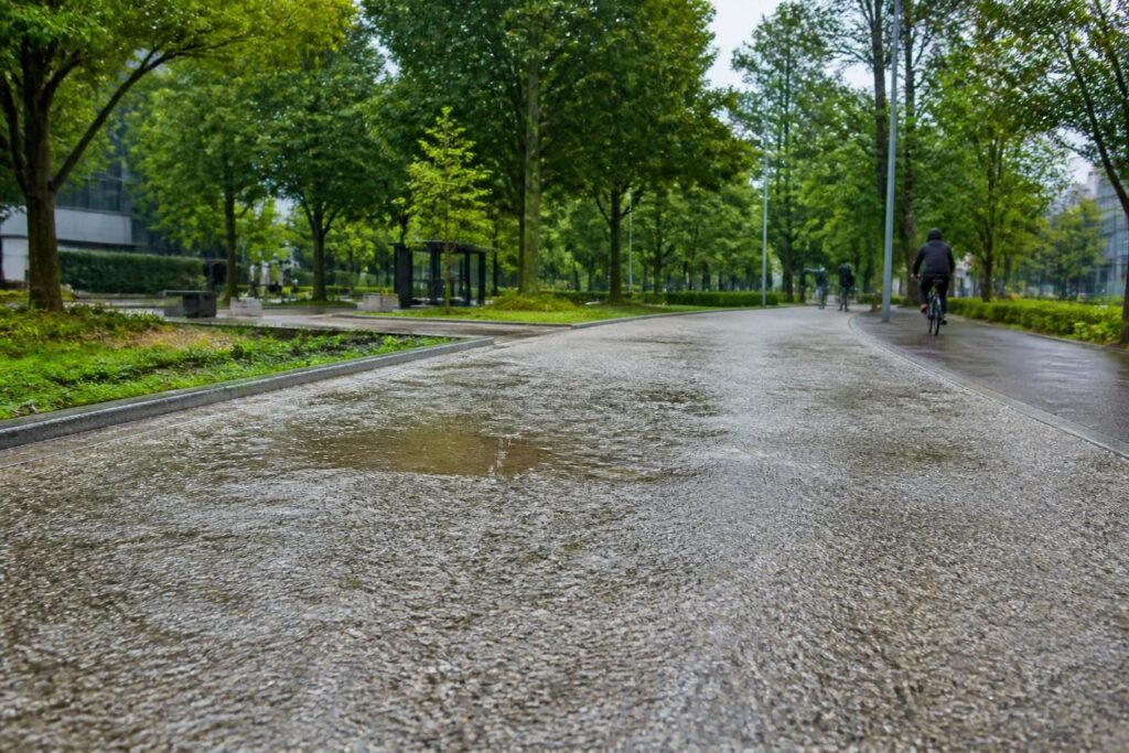 découvrez les avantages du goudron perméable et ses applications pour un aménagement durable, favorisant la gestion écologique des eaux pluviales et la protection de l'environnement.